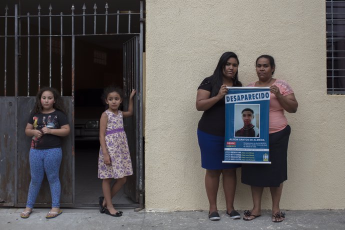 Familia de un desaparecido en Brasil