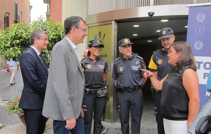 BALLESTA PRESENTACIÓN POLICÍA TURÍSTICA CON AGENTES Y EDILES PACHECO Y SÁNCHEZ