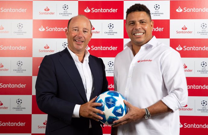 Juan Manuel Cendoya (Banco Santander) y Ronaldo