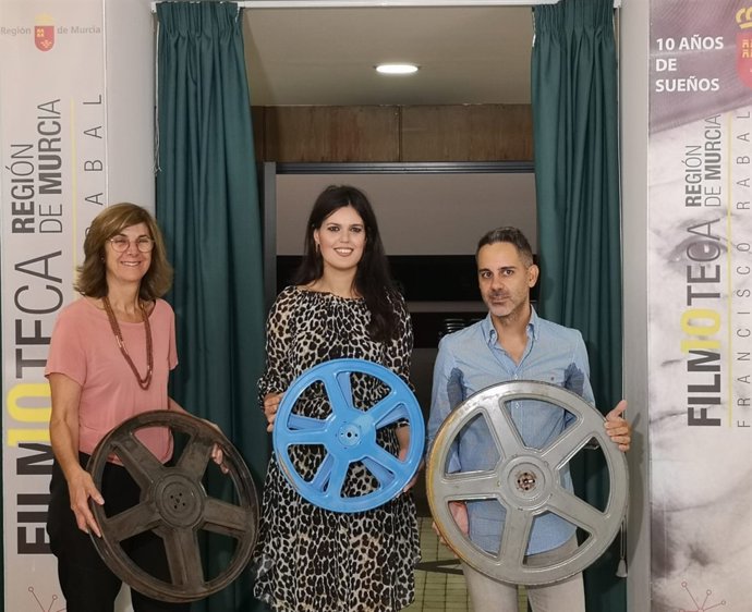 La consejera de Miriam Guardiola (centro), durante presentación programación