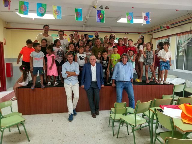 [Grupohuelva] 1 Nota Y 1 Foto Junta (Escuelas De Verano)