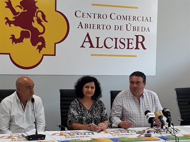 Del Moral (c) en la presentación del Día del Stock que organiza Alciser.