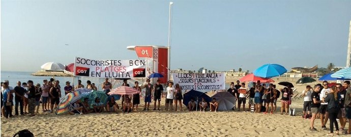 Socorristes de Barcelona critiquen les noves cadires de vigilància