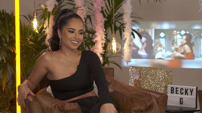 Becky G en el marc de la promoció del seu nou single 'Sin Pijama'