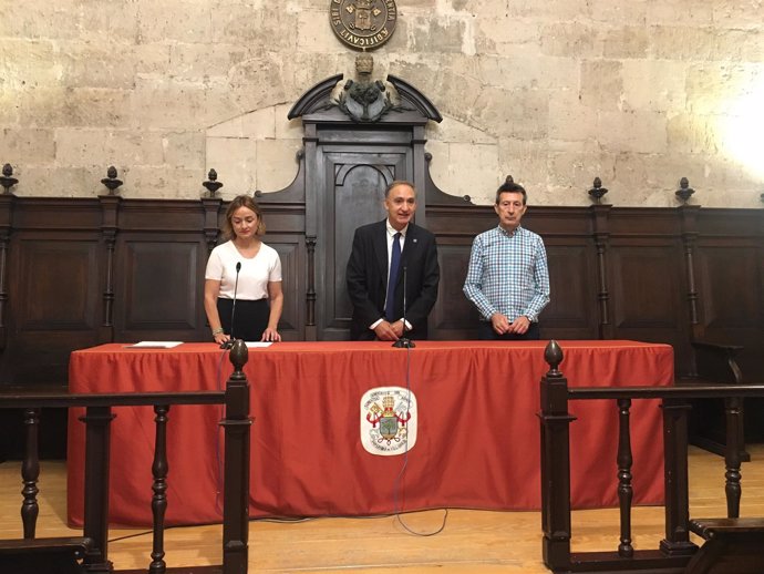 Valladolid.- Carmen Vaquero, Antonio Largo y Javier Castán