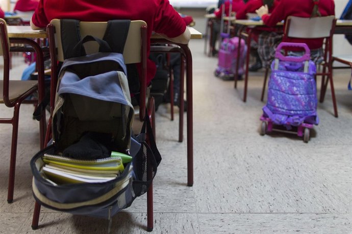Colegio, escuela, aula, primaria, clase, niño, niña, niños, estudiando, estudiar