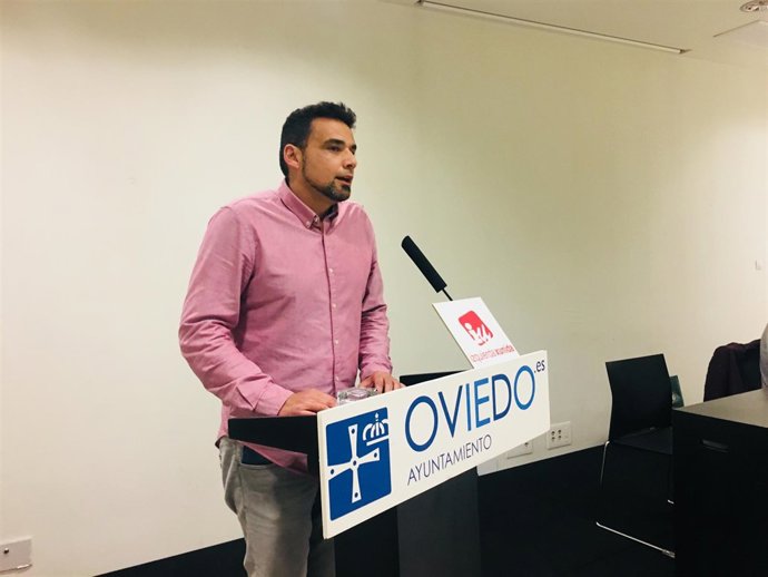 El coordinador local de IU en Oviedo, Iván Álvarez,