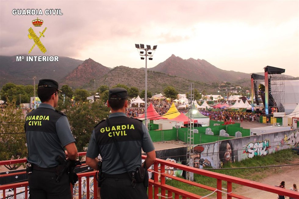 AGENTES EN LABORES DE SEGURIDAD EN EL ROTOTOM