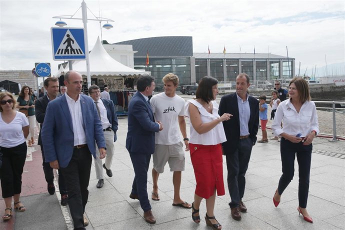 Fernández Mañanes e Igual asistido al inicio y recorrido la zona comercial