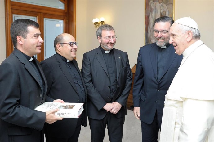 Los canónigos cordobeses en su encuentro con el Papa Francisco