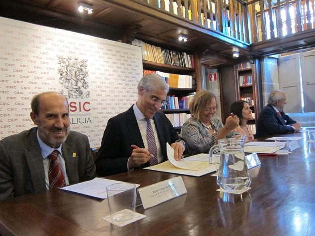 Francisco Conde en la firma de un convenio del CSIC              