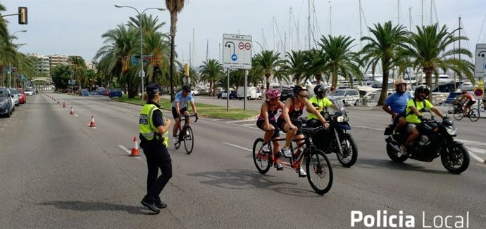 Cortan carretera de Palma por carrera de bicis