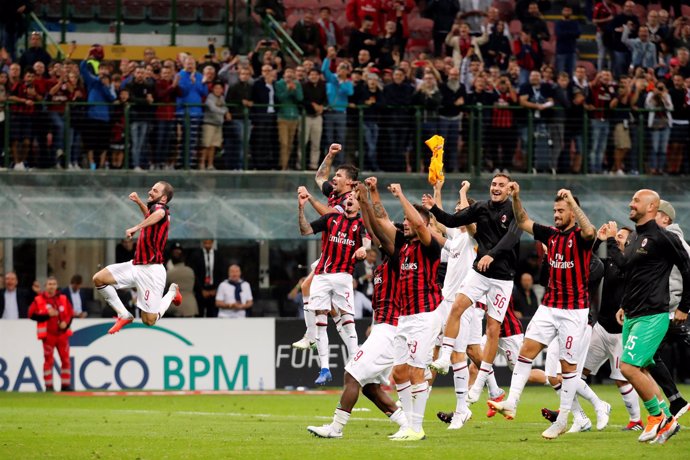 El Milan bate a la Roma en el 95' y logra su primer triunfo