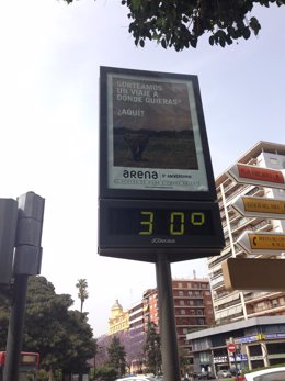 Termómetro marca 30 grados en Valencia.
