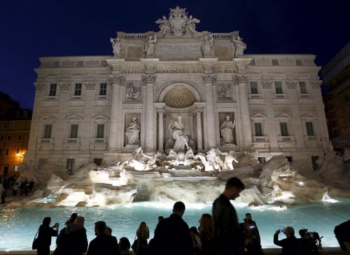 Turistas en la Fontana di  Trevi