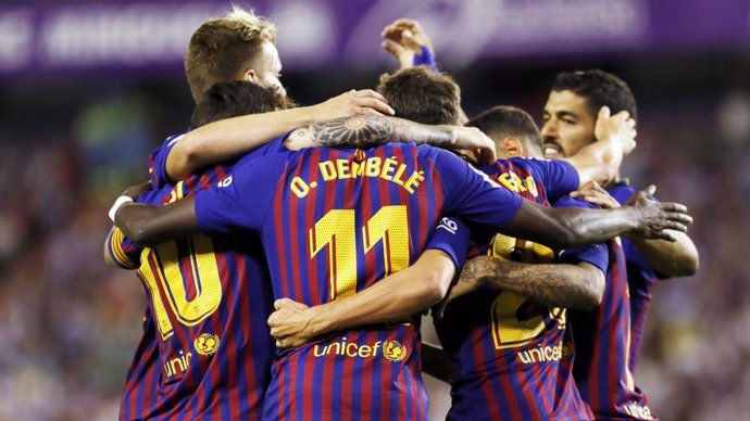 Los futbolistas del Barça celebran un gol al Valladolid
