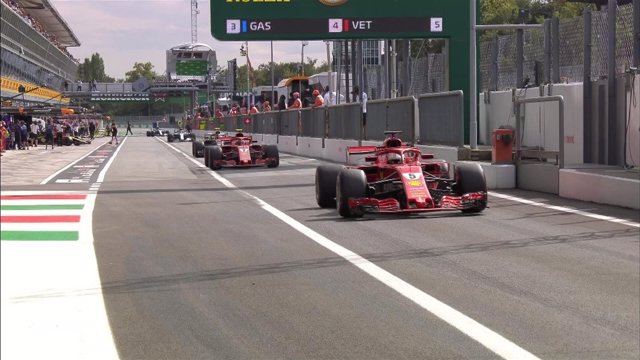 Kimi Raikkonen y Sebastian Vettel, ambos de Ferrari, en el circuito de Monza