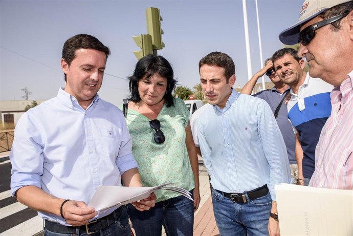 El vicepresidente de la Diputación, con la alcaldesa de Los Gallardos.