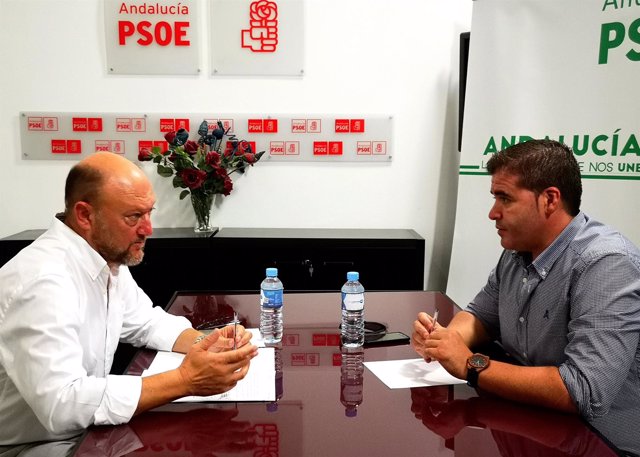 Antonio Pradas (PSOE-A), a la izquierda.