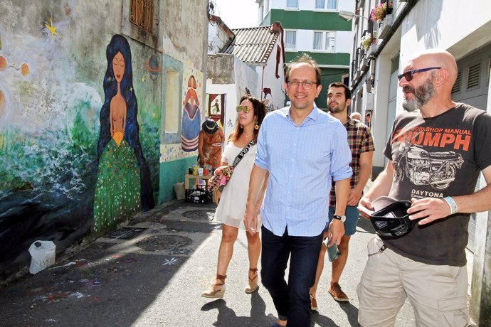 Pé De Foto: O Secretario Xeral De Cultura Visita As Clases Maxistrais De Grafite
