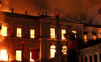 Un voraz incendio destruye "200 años de historia" del Museo Nacional de Brasil