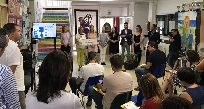Dela Martínez-Cachá informa sobre los detalles del nuevos curso escolar