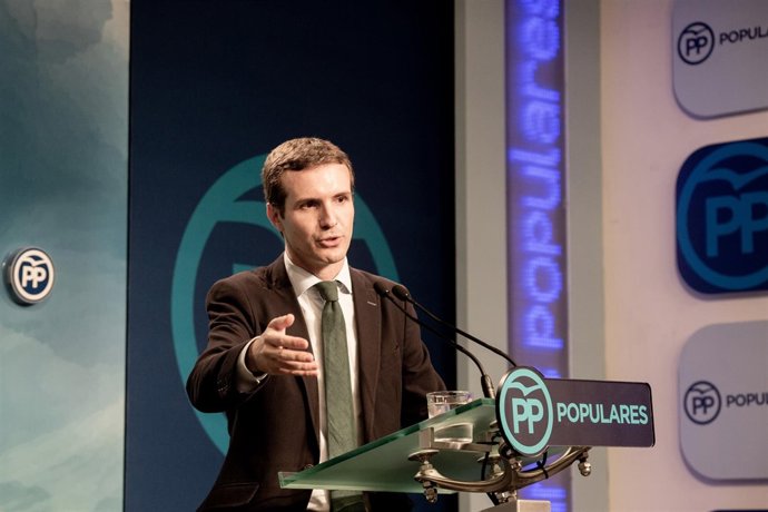 El líder del PP, Pablo Casado, da un rueda de prensa tras conocerse que la juez 