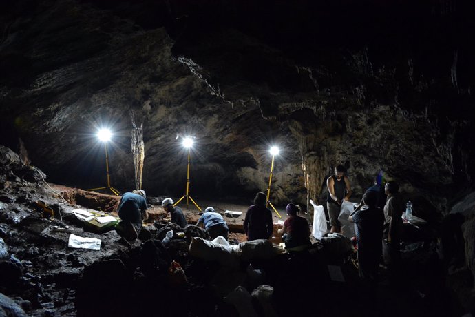 Científicos De La Uca Inician Nueva Campaña Excavaciones Cueva De Ardales