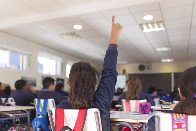 Colegio, escuela, aula, primaria, clase, niño, niña, niños, estudiando