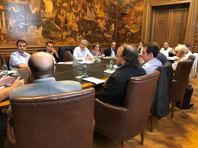 Collboni es reuneix amb comerciants i restauradors de Barcelona