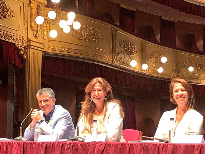 La consellera Laura Borràs en la presentació del Temporada Alta
