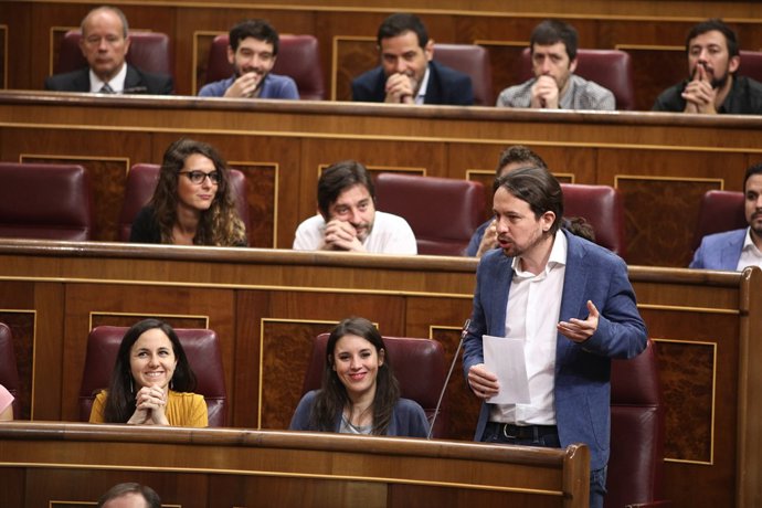 Pablo Iglesias i diputats d'Units Podem, en la sessió de control