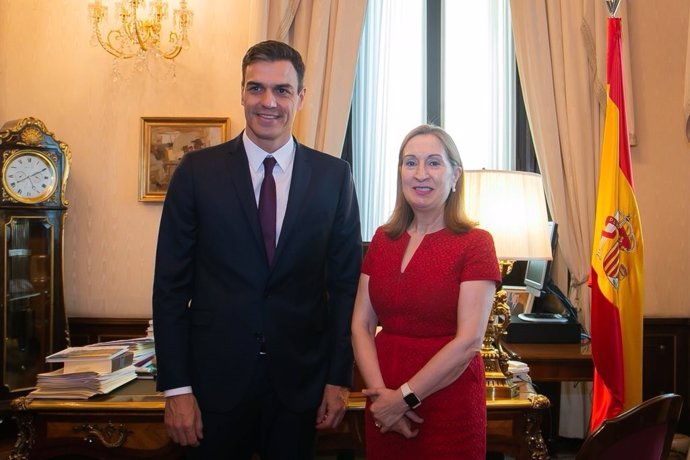 Pedro Sánchez y Ana Pastor 