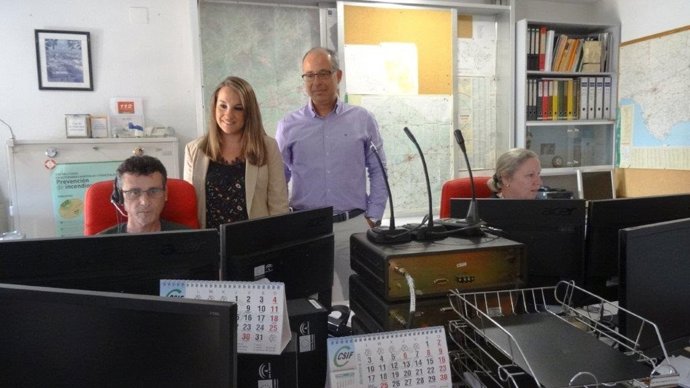 La delegada del Gobierno andaluz, Esther Ruiz, en las instalaciones del 112