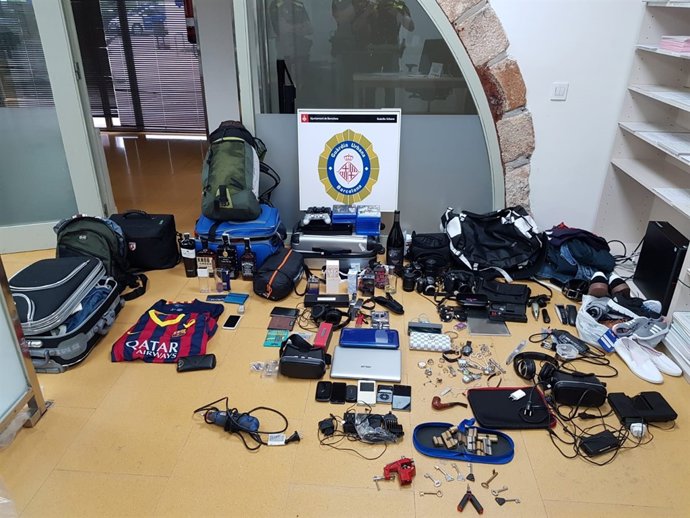 Objectes recuperats per la Guàrdia Urbana després de la detenció