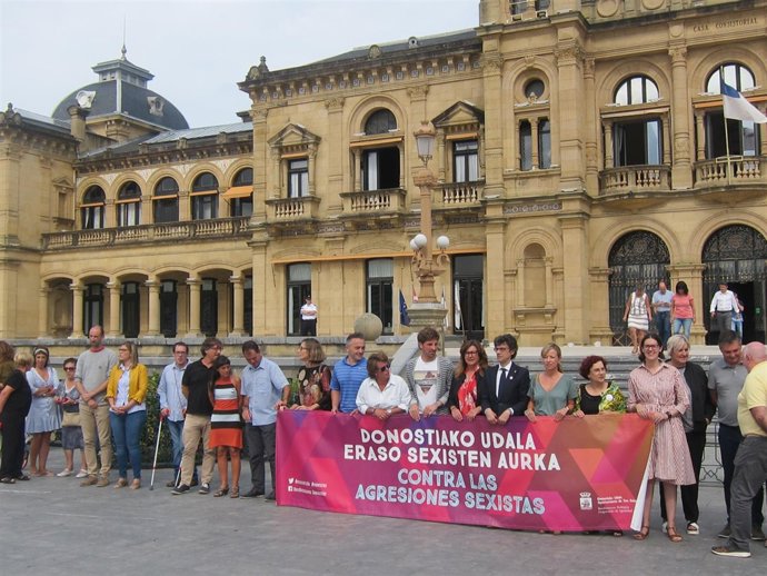 Concentración contra las agresiones machista.                  