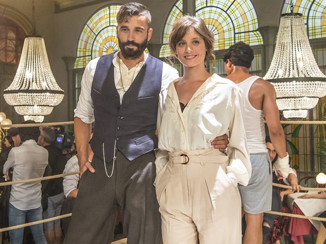 Michelle Jenner y Alex García 