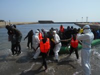 Llega a la isla de Alborán una patera con 50 adultos y cinco menores tras dos días en el mar