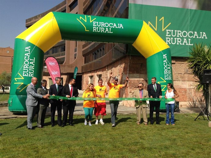 Presentación de la camiseta de la Carrera Solidaria Eurocaja Rural-Grupo Tello 