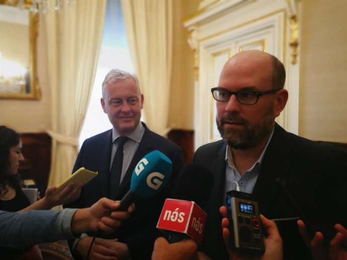 Martiño Noriega y el embajador del Reino Unido en España, Simon Manley