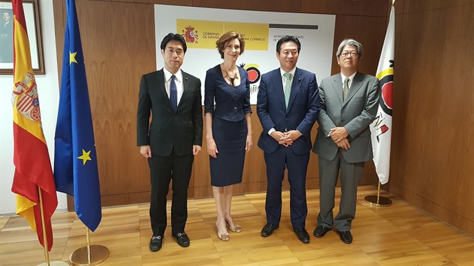 Oliver recibe a una delegación nipona de Turismo