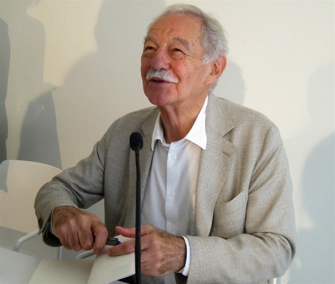 El escritor Eduardo Mendoza                               