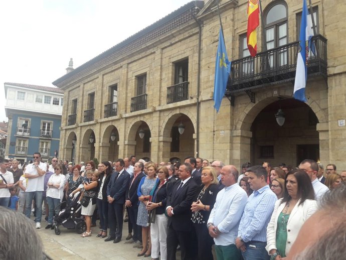 Minuto de silencio en Avilés