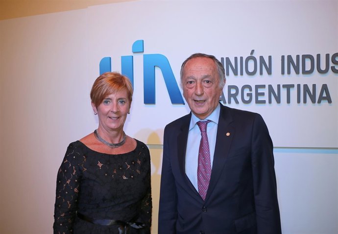 La consejera Tapia con el presidente de la UIA