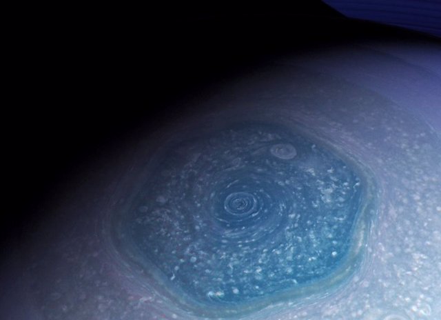 Hexágono polar norte en Saturno