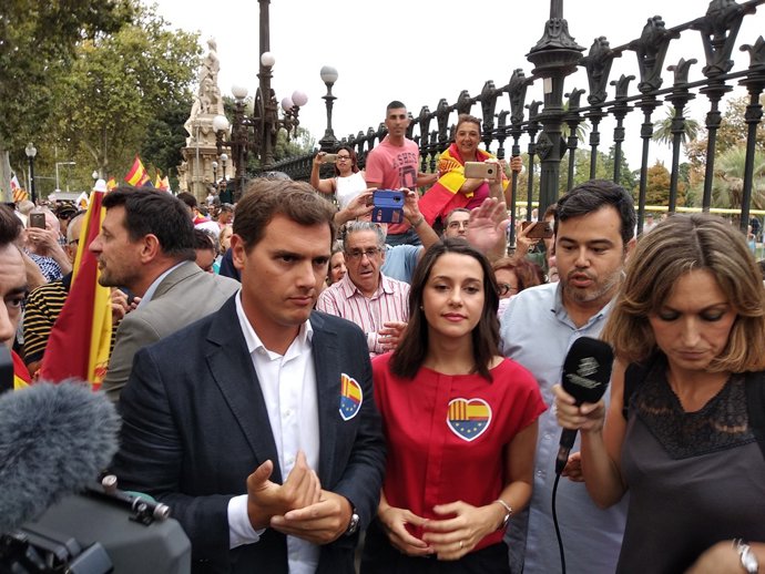Albert Rivera i  Inés Arrimadas en una recent manifestació (Arxiu)