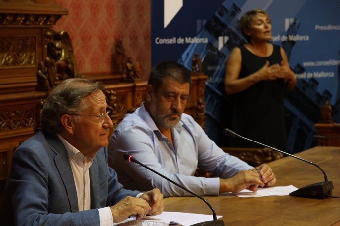 El periodista Josep Ramoneda y el conseller Jesús Jurado en'Xerrades al Consell'