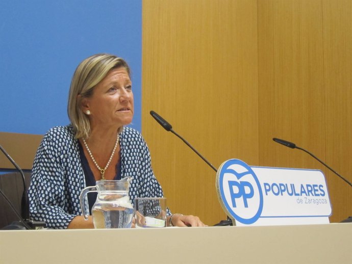 La concejal del PP, Patricia Cavero, en rueda de prensa en el Ayuntamiento