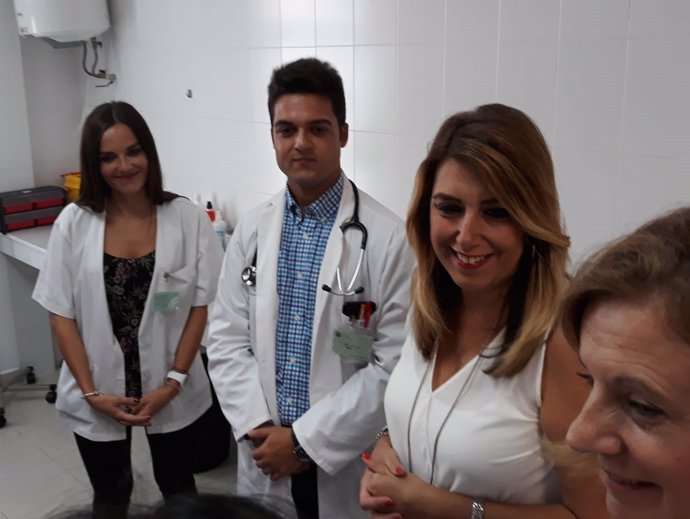 Susana Díaz visita un centro de salud en Garrucha 