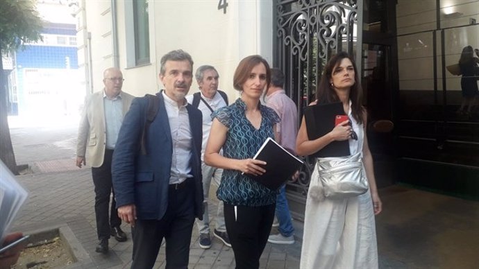 Mónica García, Clara Serra y José Manuel López en la Fiscalía Anticorrupción